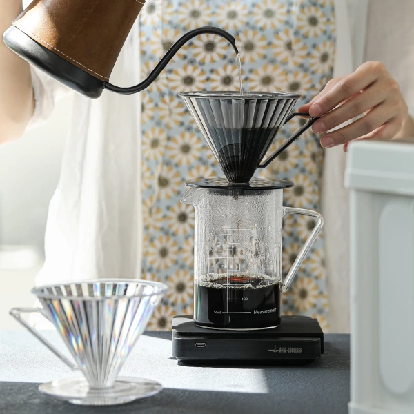 Пластиковая воронка MHW-3BOMBER Elf - прозрачная